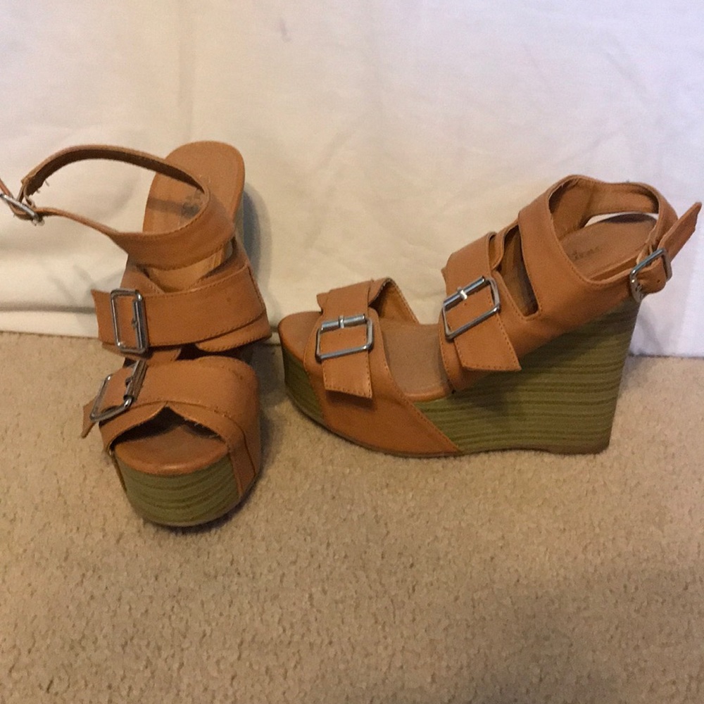 Shoes - Picture 2 of 3